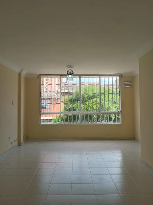 Apartamento de 2 alcobas en arriendo en Cristobal, Medellín, 85 m² · foto 3 de 10