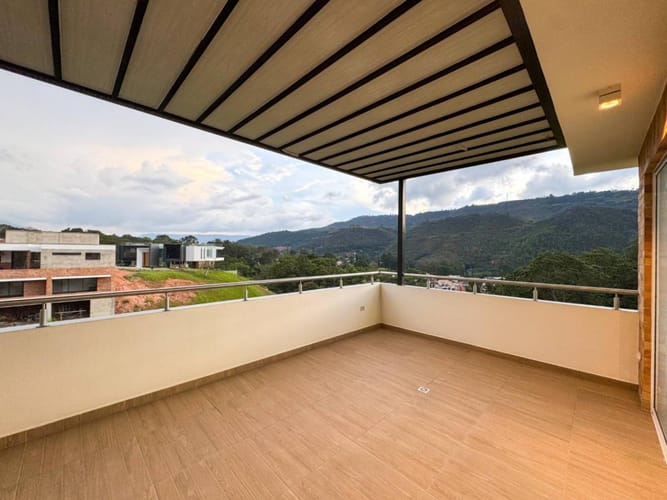 Casa de 5 alcobas en venta en Terrazas De Menzuli, Piedecuesta, 1467 m² · foto 18 de 24