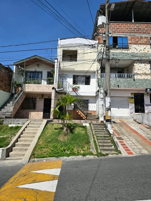 Apartamento de 5 alcobas en venta en El Castillo, Medellín, 128 m² · foto 2 de 10