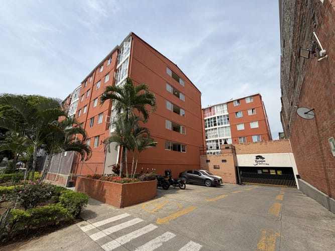 Apartamento de 3 alcobas en venta en Las Delicias, Cali, 65 m² · foto 1 de 24