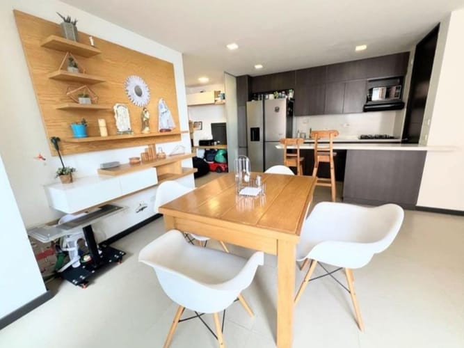 Apartamento de 3 alcobas en venta en El Poblado, Medellín, 1000 m² · foto 2 de 11