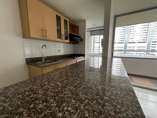 Apartamento de 3 alcobas en arriendo en Loma Del Indio, Medellín, 78 m² · foto 4 de 15