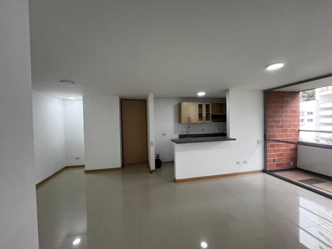 Apartamento de 3 alcobas en arriendo en Loma Del Indio, Medellín, 78 m² · foto 6 de 15