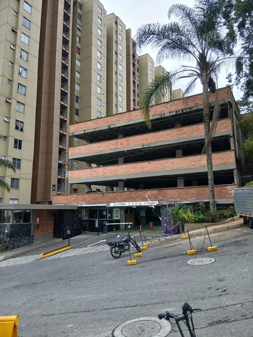 Apartamento de 3 alcobas en arriendo en La Hondonada, Medellín, 72 m² · foto 1 de 10