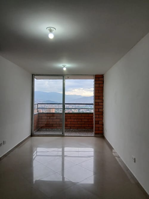 Apartamento de 3 alcobas en arriendo en La Hondonada, Medellín, 72 m² · foto 3 de 10