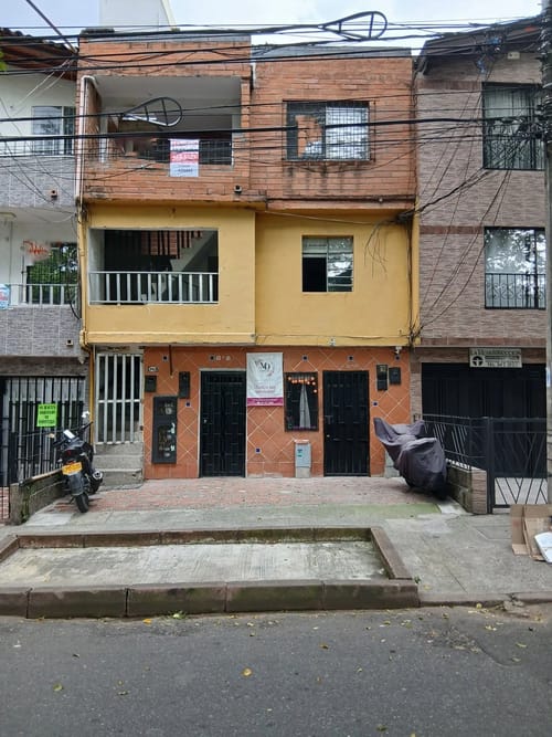 Casa de 4 alcobas en arriendo en Las Playas, Medellín, 110 m² · foto 1 de 10