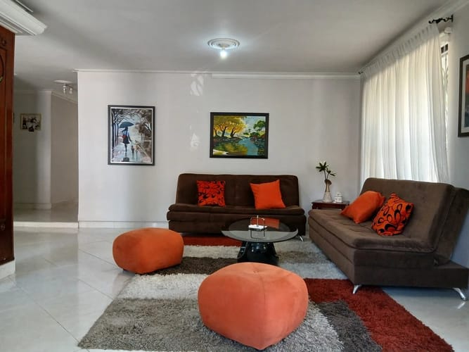 Casa de 5 alcobas en arriendo en Miravalle, Medellín, 197 m² · foto 4 de 10
