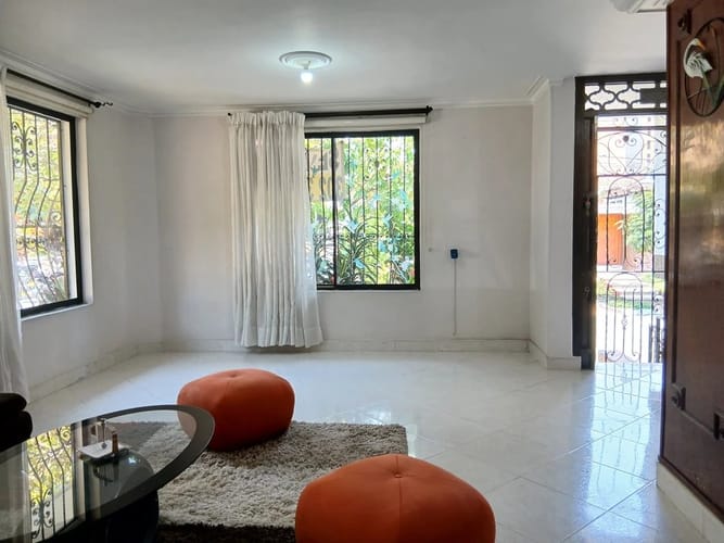Casa de 5 alcobas en arriendo en Miravalle, Medellín, 197 m² · foto 5 de 10