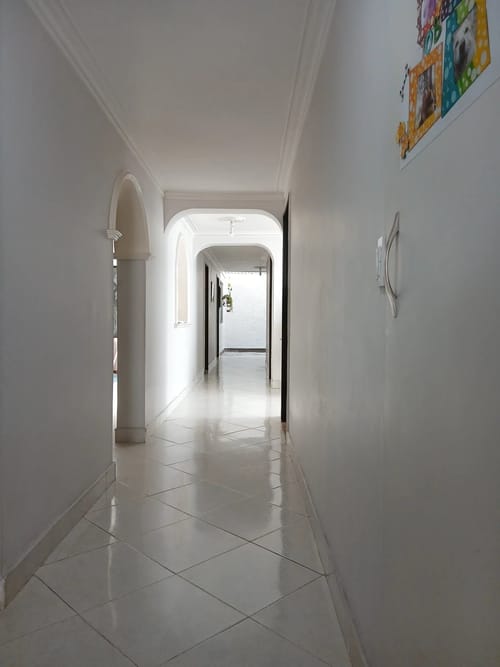 Casa de 5 alcobas en arriendo en Miravalle, Medellín, 197 m² · foto 10 de 10