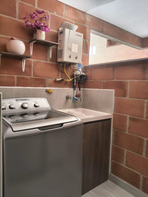 Apartamento de 3 alcobas en arriendo en La Castellana, Medellín, 103 m² · foto 5 de 10