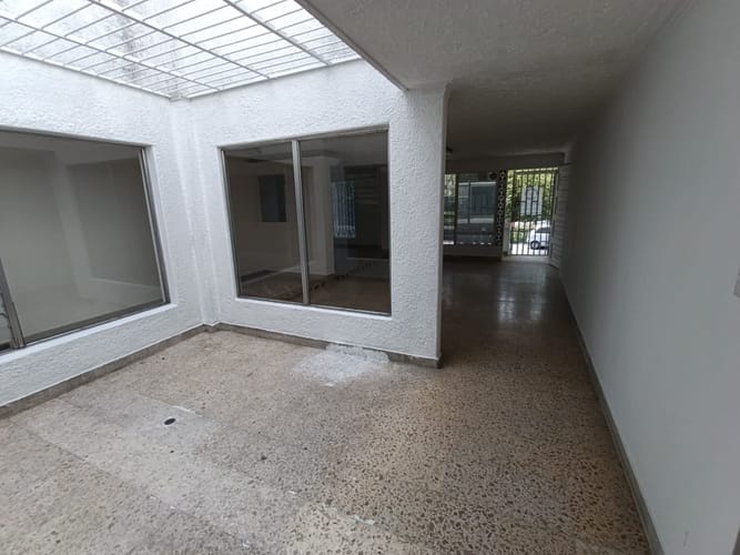 Casa de 6 alcobas en arriendo en Laureles, Medellín, 260 m² · foto 4 de 20