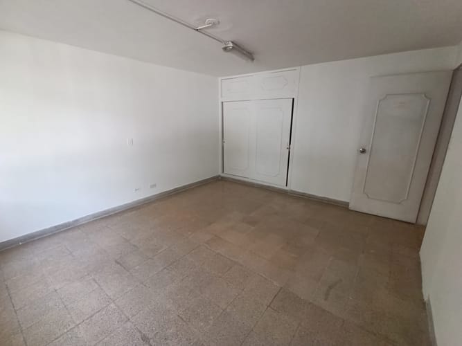 Casa de 6 alcobas en arriendo en Laureles, Medellín, 260 m² · foto 6 de 20