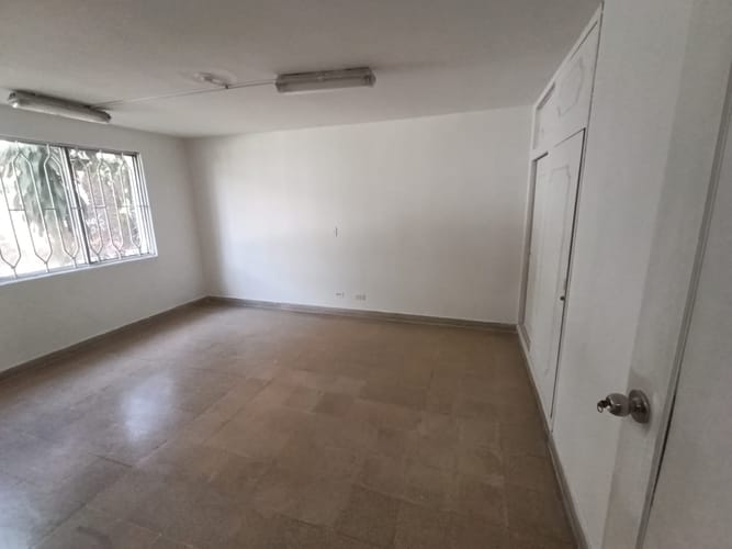 Casa de 6 alcobas en arriendo en Laureles, Medellín, 260 m² · foto 8 de 20