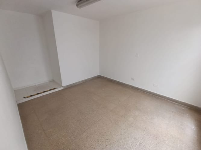 Casa de 6 alcobas en arriendo en Laureles, Medellín, 260 m² · foto 13 de 20