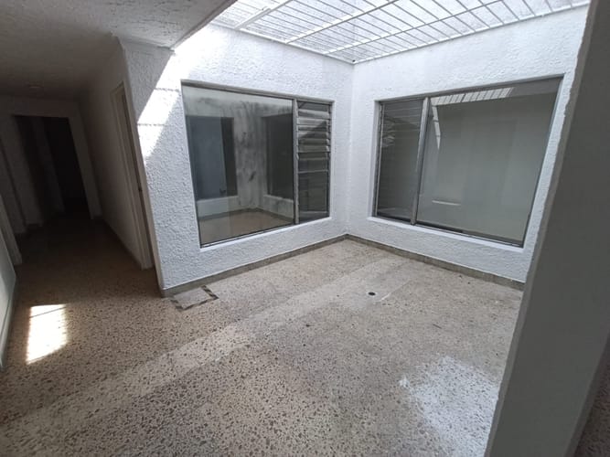 Casa de 6 alcobas en arriendo en Laureles, Medellín, 260 m² · foto 14 de 20