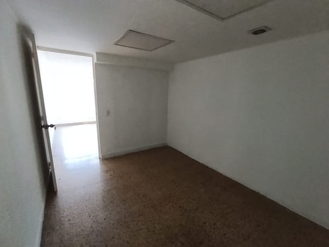 Casa de 6 alcobas en arriendo en Laureles, Medellín, 260 m² · foto 19 de 20