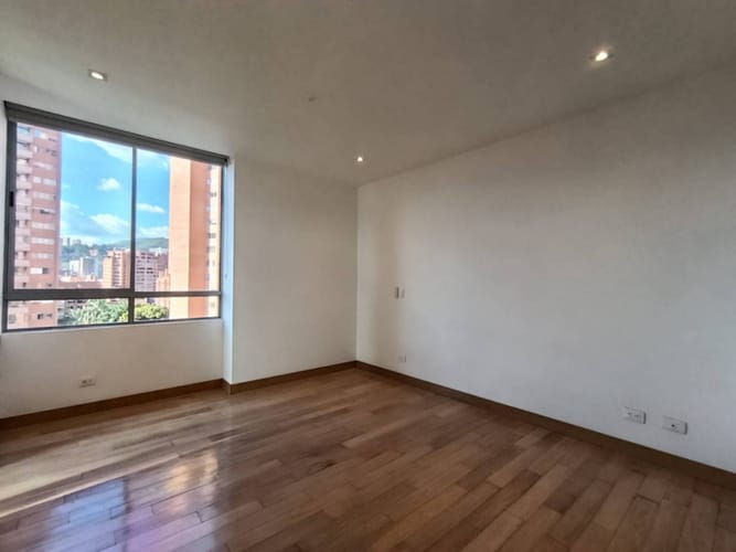 Apartamento de 3 alcobas en arriendo en La Florida, Medellín, 170 m² · foto 3 de 17