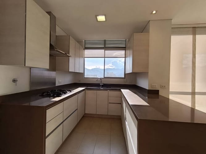 Apartamento de 3 alcobas en arriendo en La Florida, Medellín, 170 m² · foto 5 de 17