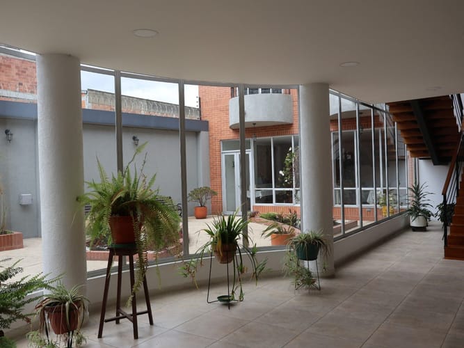 Casa de 15 alcobas en arriendo en Villa Gladys, Bogotá, 1026 m² · foto 9 de 19