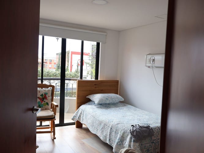 Casa de 15 alcobas en arriendo en Villa Gladys, Bogotá, 1026 m² · foto 16 de 19