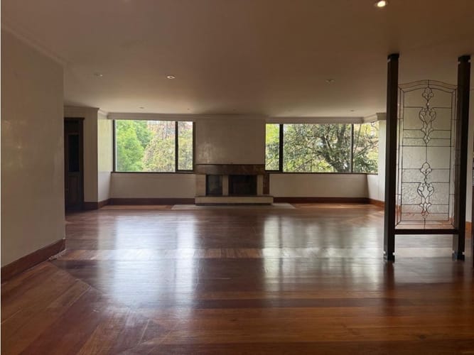 Apartamento de 3 alcobas en arriendo en El Nogal, Bogotá, 247 m² · foto 2 de 17