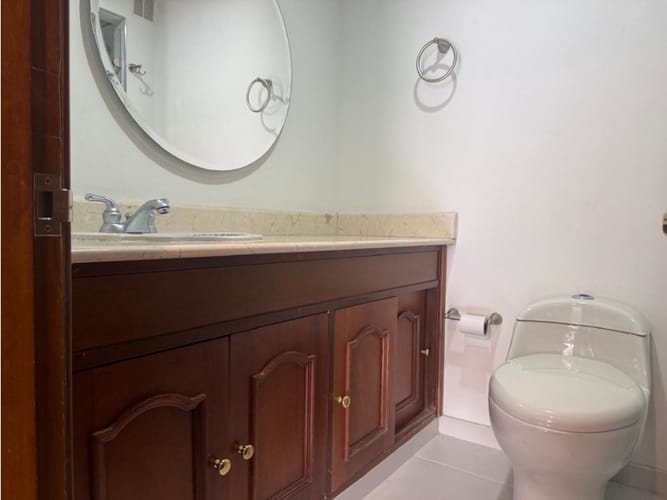 Apartamento de 3 alcobas en arriendo en El Nogal, Bogotá, 247 m² · foto 9 de 17