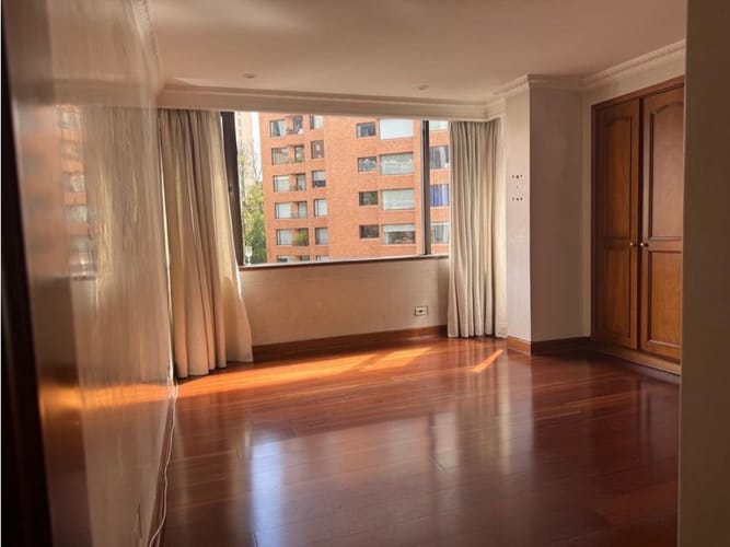 Apartamento de 3 alcobas en arriendo en El Nogal, Bogotá, 247 m² · foto 10 de 17