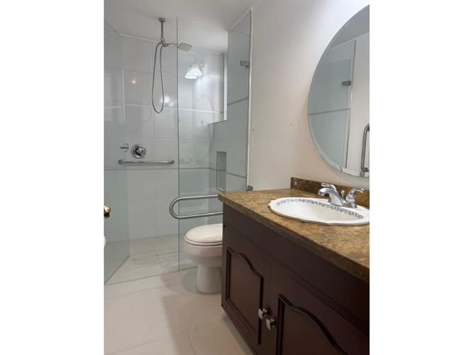 Apartamento de 3 alcobas en arriendo en El Nogal, Bogotá, 247 m² · foto 11 de 17