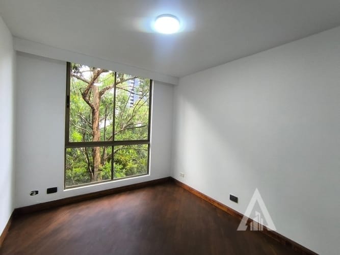 Apartamento de 2 alcobas en arriendo en El Tesoro, Medellín, 96 m² · foto 5 de 22