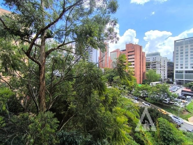 Apartamento de 2 alcobas en arriendo en El Tesoro, Medellín, 96 m² · foto 10 de 22