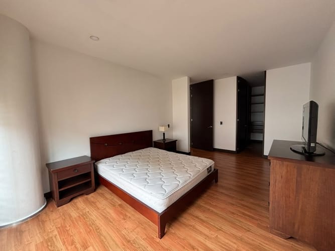 Apartamento de 2 alcobas en venta en Chicó Reservado, Bogotá, 115 m² · foto 10 de 12