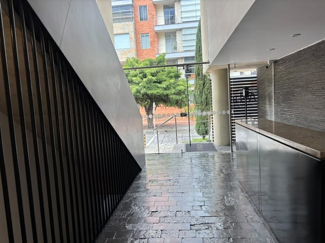 Apartamento de 2 alcobas en venta en Chicó Reservado, Bogotá, 115 m² · foto 2 de 12