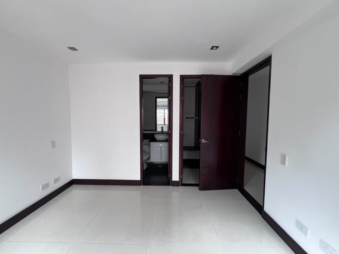 Apartamento de 3 alcobas en arriendo en El Poblado, Medellín, 180 m² · foto 11 de 17