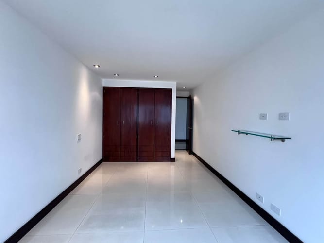 Apartamento de 3 alcobas en arriendo en El Poblado, Medellín, 180 m² · foto 7 de 17