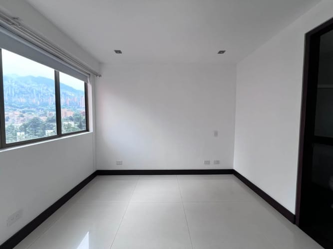 Apartamento de 3 alcobas en arriendo en El Poblado, Medellín, 180 m² · foto 13 de 17