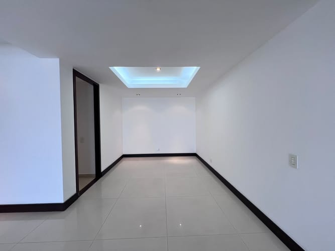 Apartamento de 3 alcobas en arriendo en El Poblado, Medellín, 180 m² · foto 8 de 17