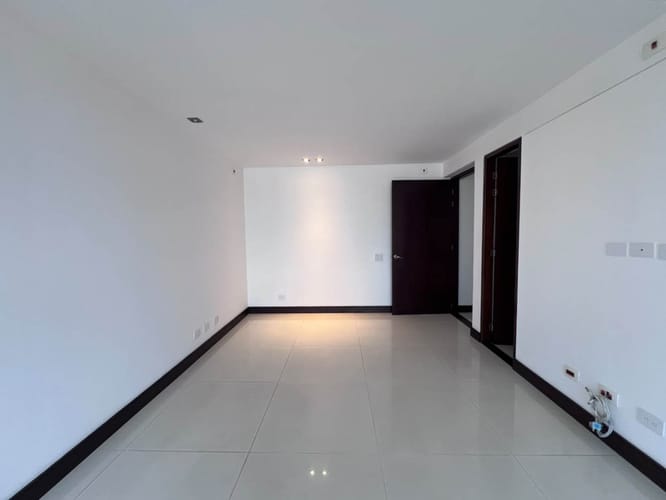 Apartamento de 3 alcobas en arriendo en El Poblado, Medellín, 180 m² · foto 9 de 17