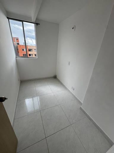Apartamento de 3 alcobas en arriendo en Pajarito, Medellín, 50 m² · foto 4 de 8