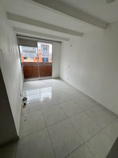 Apartamento de 3 alcobas en arriendo en Pajarito, Medellín, 50 m² · foto 5 de 8