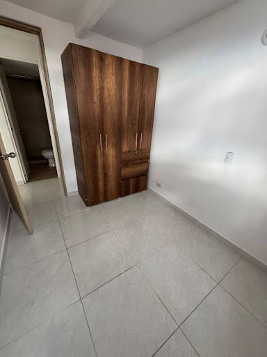 Apartamento de 3 alcobas en arriendo en Pajarito, Medellín, 50 m² · foto 7 de 8