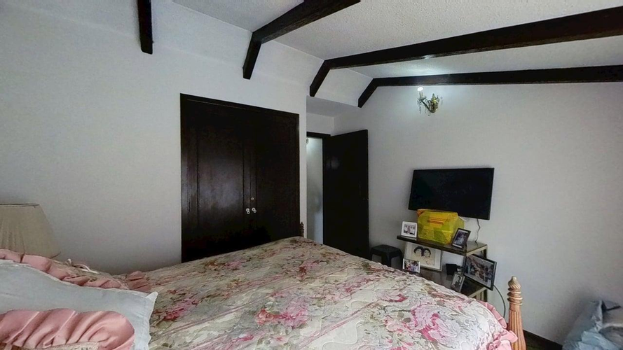 Casa de 4 alcobas en venta en Santa Barbara, Bogotá, 220 m² · foto 23 de 24