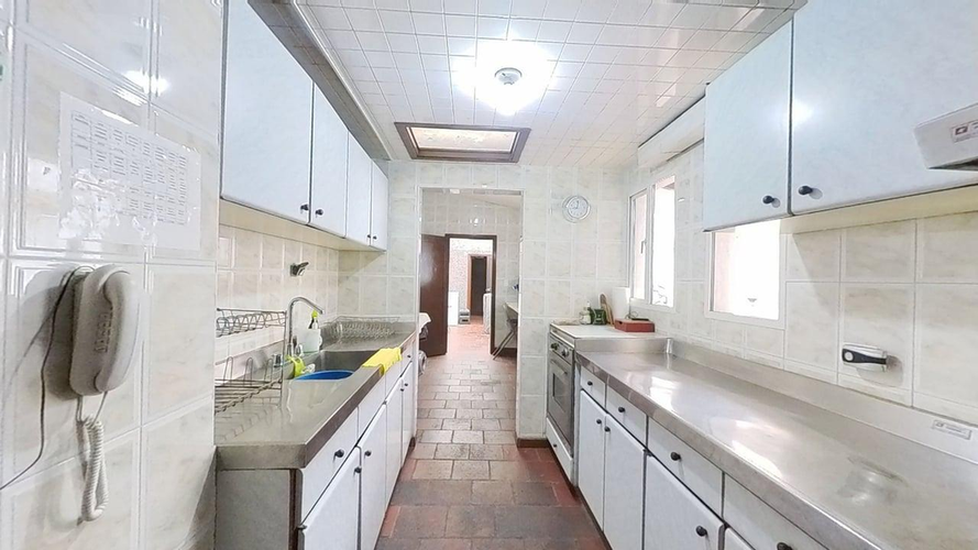 Casa de 4 alcobas en venta en Santa Barbara, Bogotá, 220 m² · foto 8 de 24