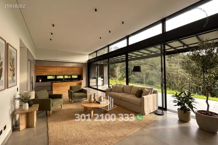 Casa de 3 alcobas en venta en Loma Del Escobero, Envigado, 330 m² · foto 2 de 24