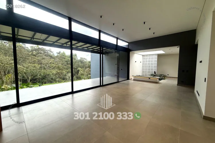 Casa de 3 alcobas en venta en Loma Del Escobero, Envigado, 330 m² · foto 4 de 24