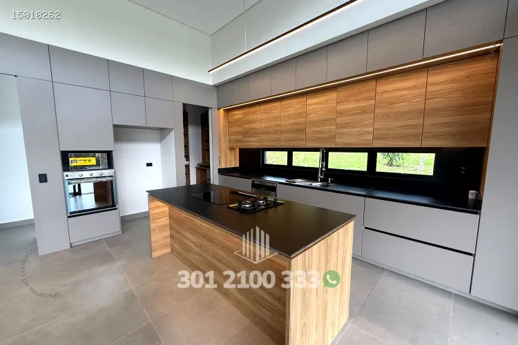 Casa de 3 alcobas en venta en Loma Del Escobero, Envigado, 330 m² · foto 8 de 24