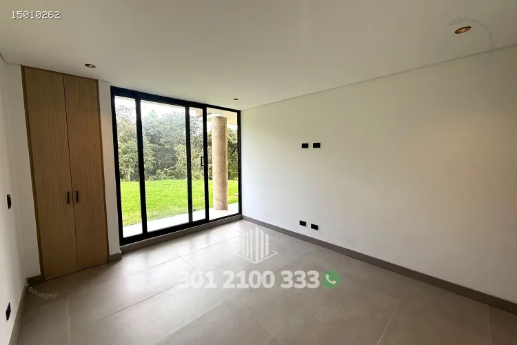 Casa de 3 alcobas en venta en Loma Del Escobero, Envigado, 330 m² · foto 11 de 24