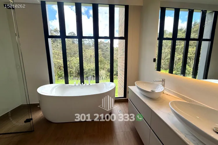 Casa de 3 alcobas en venta en Loma Del Escobero, Envigado, 330 m² · foto 17 de 24