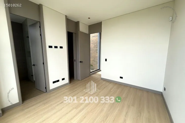 Casa de 3 alcobas en venta en Loma Del Escobero, Envigado, 330 m² · foto 23 de 24
