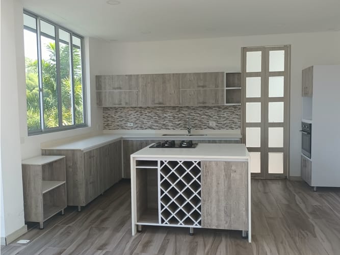 Casa de 4 alcobas en arriendo en San Bernardo Del Viento, Manizales, 300 m² · foto 2 de 24