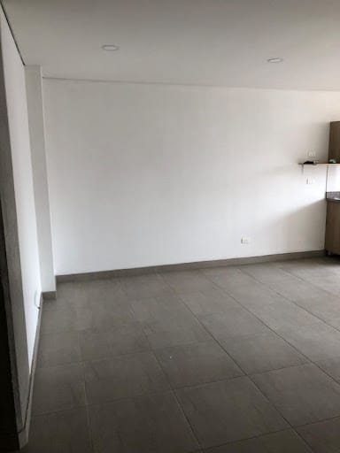 Apartaestudio en arriendo en Las Acacias, Medellín, 50 m² · foto 4 de 8